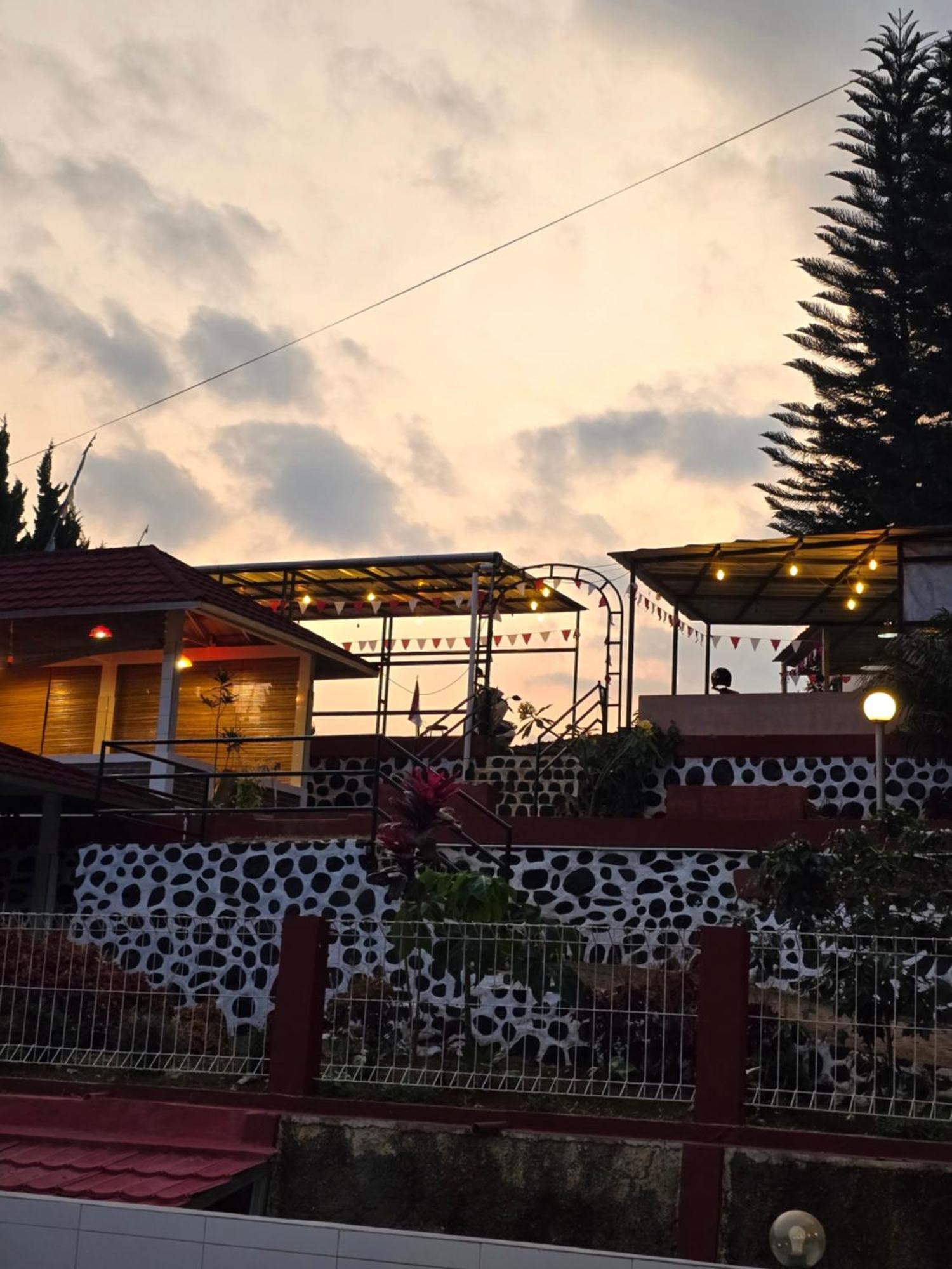 Puri Cigupakan Villa *