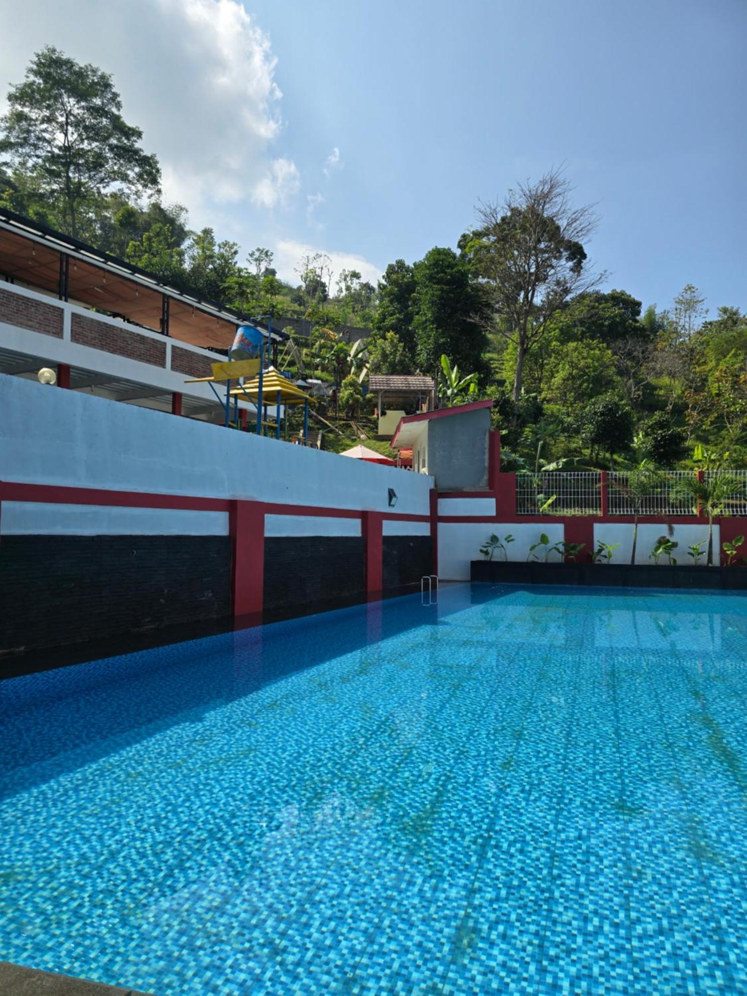 Puri Cigupakan Villa Bandung